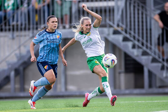 Djurgårdens Alexsandra Lobanova och Hammarbys Ellen