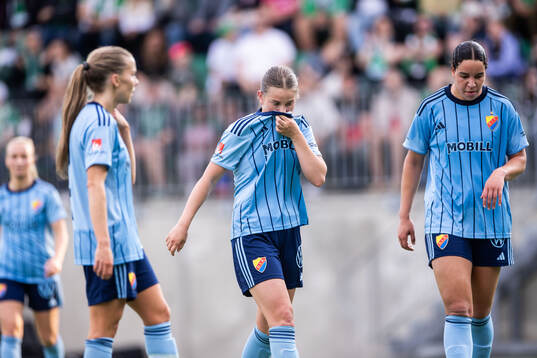 Djurgårdens Elsa Pelgander och Camille Ashe deppar