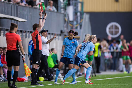 Djurgårdens Mimmi Larsson och Urara Watanabe