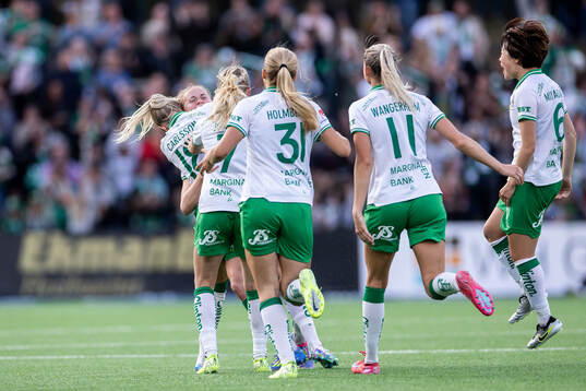 Hammarbys Julie Blakstad jublar med Alice Carlsson