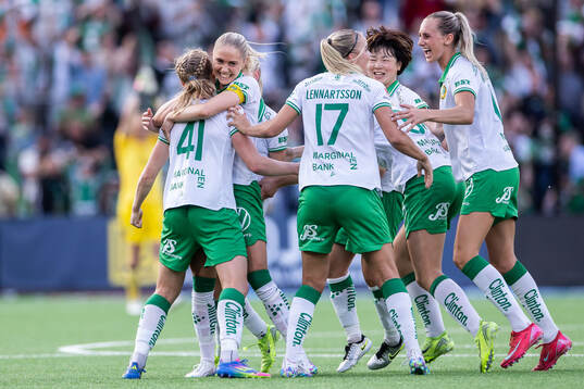 Hammarbys Julie Blakstad jublar med lagkamrater