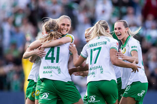 Hammarbys Julie Blakstad jublar med lagkamrater