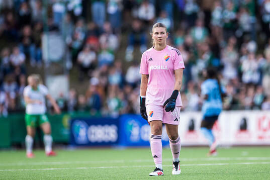 Djurgårdens målvakt Anna Aurora Koivunen deppar