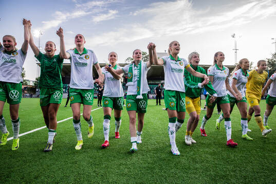 Hammarbys spelare jublar
