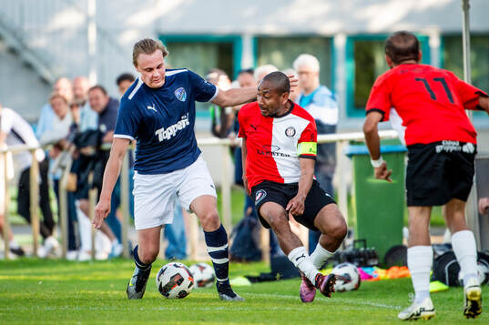FC Näsets Harry Length och Höllvikens Samir Diaz