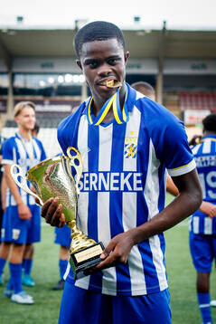 Göteborgs Joshua Andersson jublar med bucklan