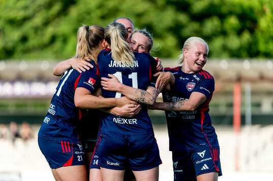 Rosengårds spelare jublar