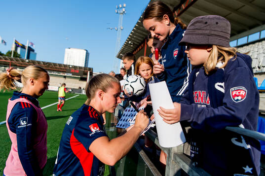 Rosengårds Gudrun Arnardottir och supportrar
