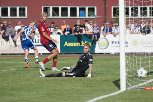 IFK Göteborgs Max Fenger och Östers Mattis Adolfsson och