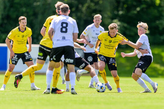 Elfsborgs Frederik Ihler och Mjällbys Romeo Leandersson