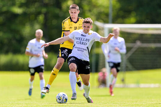 Elfsborgs Rasmus Wikström och Mjällbys Timo Stavitski