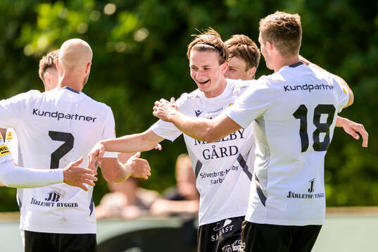 Mjällbys Charles Rosén jublar