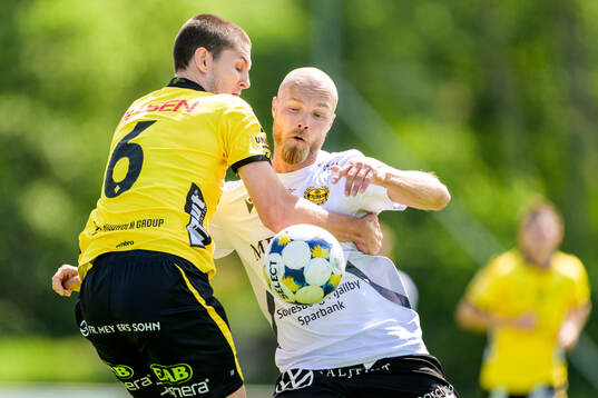 Elfsborgs Rasmus Wikström och Mjällbys Viktor Gustafson