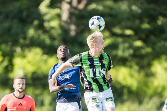 Halmstads Emmanuel Tannor och GAISs Robin Wendin Thomasson