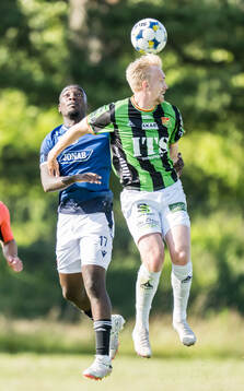 Halmstads Emmanuel Tannor och GAISs Robin Wendin Thomasson