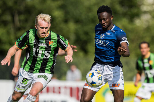GAISs Robin Wendin Thomasson och Halmstads Yannick Agnero