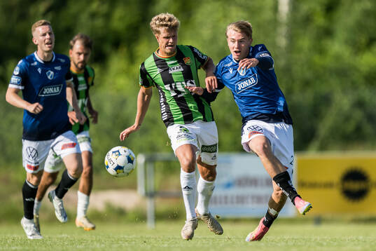 GAISs Kevin Holmén och Halmstads Ludvig Arvidsson