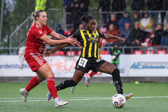 Piteås Selina Henriksson och Häckens Monica Jusu Bah