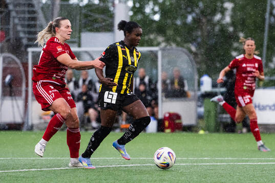Piteås Selina Henriksson och Häckens Monica Jusu Bah