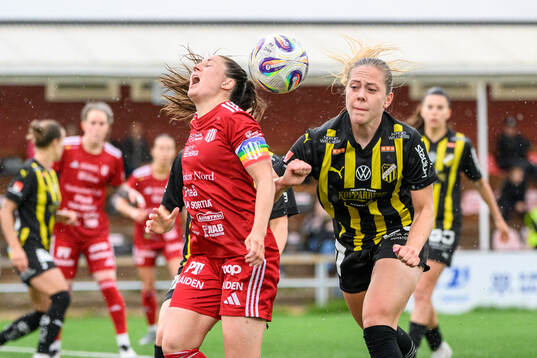 Piteås Josefin Johansson och Häckens Alice Bergström
