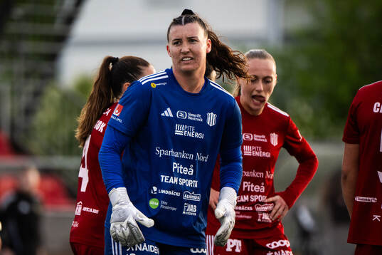 Piteås målvakt Lauren Brzykcy deppar
