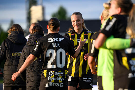 Häckens Stine Sandbech jublar