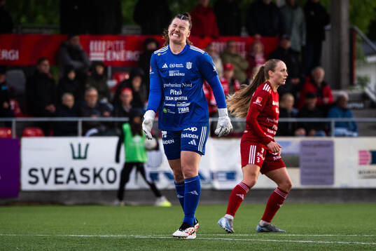 Piteås målvakt Lauren Brzykcy deppar