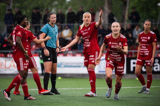 Piteås Wilma Carlsson och Asla Johannesen reagerar