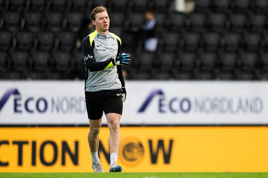 Mathias Dyngeland of Brann warms up