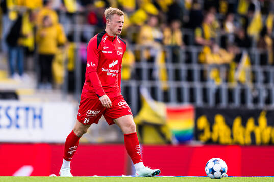 Aune Heggebø of Brann warms up