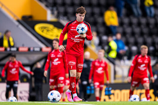 Mads Hansen of Brann warms up