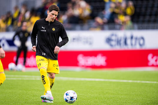 Sondre Brunstad Fet of Bodø/Glimt warms up