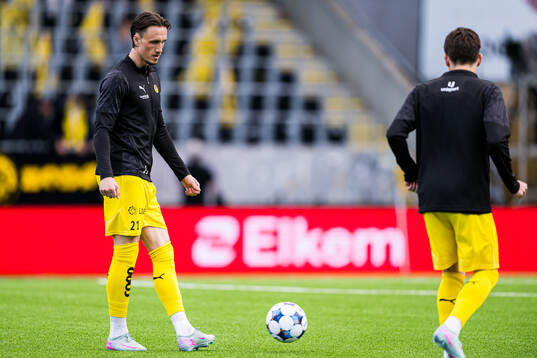 Andreas Helmersen of Bodø/Glimt warms up
