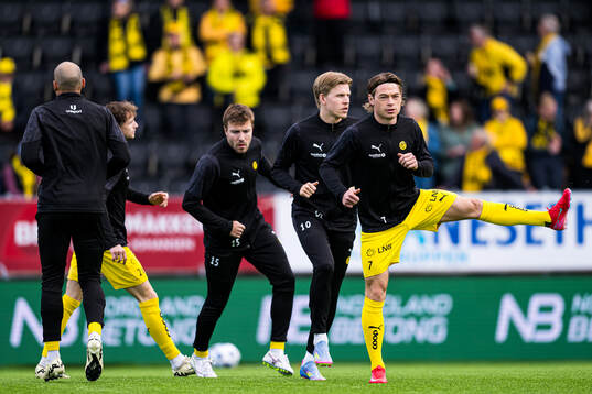 Patrick Berg of Bodø/Glimt warms up