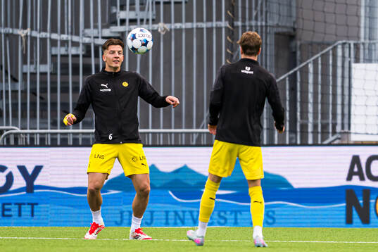Jostein Gundersen of Bodø/Glimt warms up