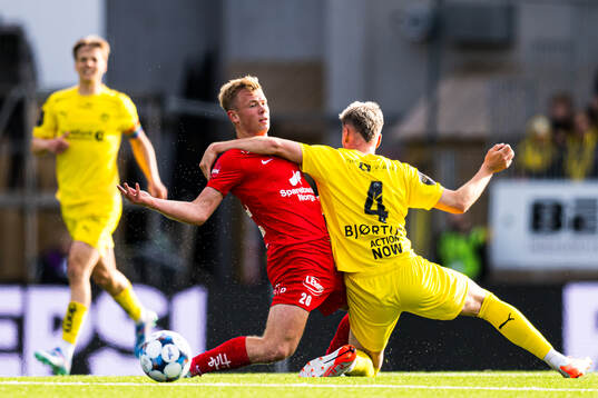 Aune Heggebø of Brann and Odin Bjørtuft of Bodø/Glimt