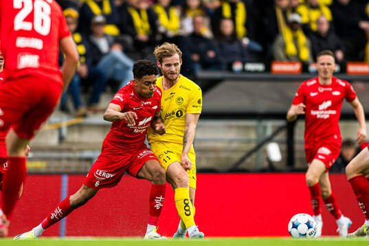 Japhet Sery Larsen of Brann and Ole Didrik Blomberg of