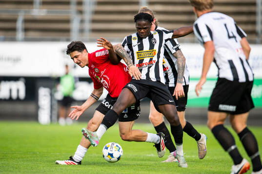 Landskronas Xavier Odhiambo och Örebros Antonio Yakoub