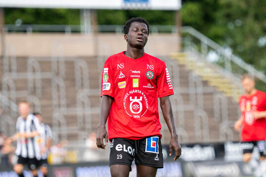 Örebros Blessing Asumang Dankwah deppar