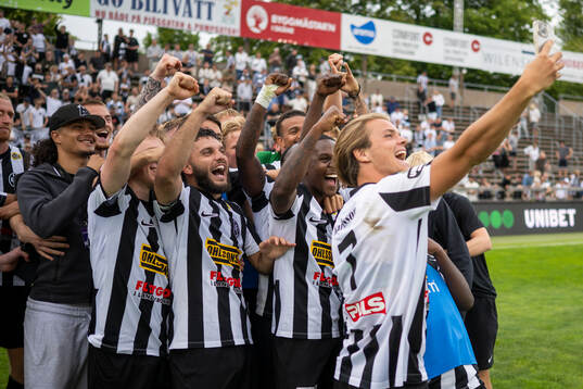 Landskronas spelare tar selfrie