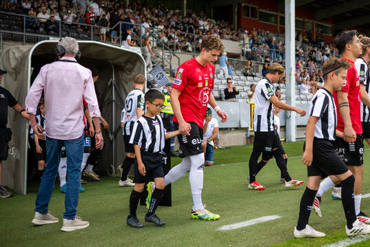Örebros Erik McCue gör entré