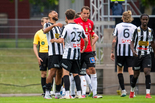 Landskronas Rassa Rahmani och Max Nilsson jublar medan