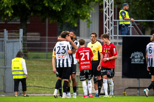 Örebros Linus Alperud och Erik McCue deppar
