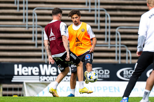 Örebros Wessam Dukhan före fotbollsmatchen i Superettan