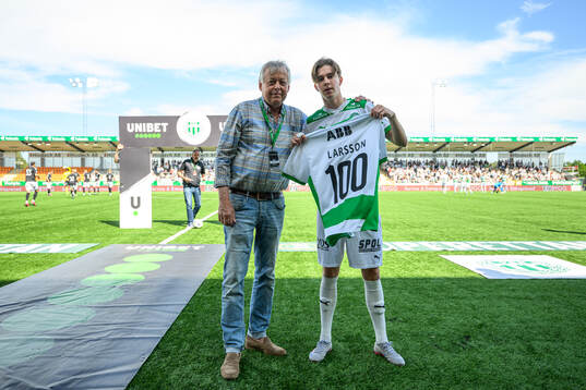 Västerås Max Larsson uppmärksammas för 100 matcher