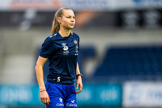 Sofie Emilie Riis of AaFK Fortuna warms up