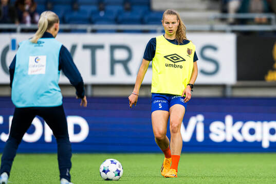 Sofie Emilie Riis of AaFK Fortuna warms up