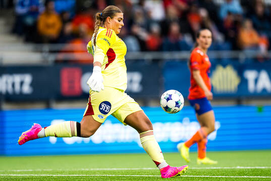 Goalkeeper Kenna Marie Caldwell of Molde