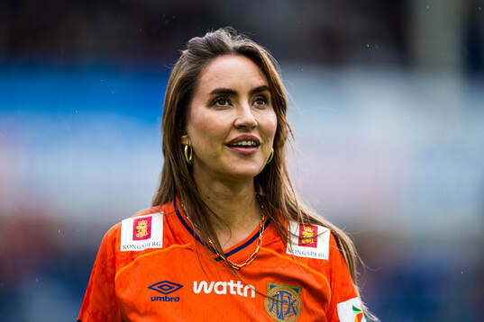 Highasakite performs at half-time