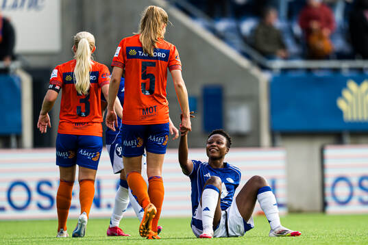 Sofie Emilie Riis of AaFK Fortuna and Evelyn Badu of Molde